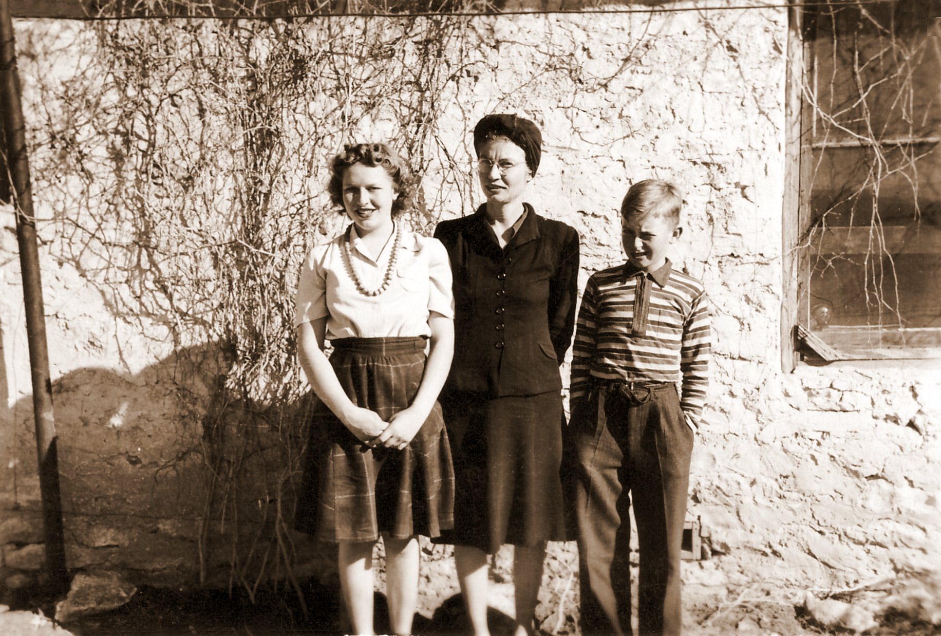 Elaine, Gertrude, and Rusty at the ranch, 1942